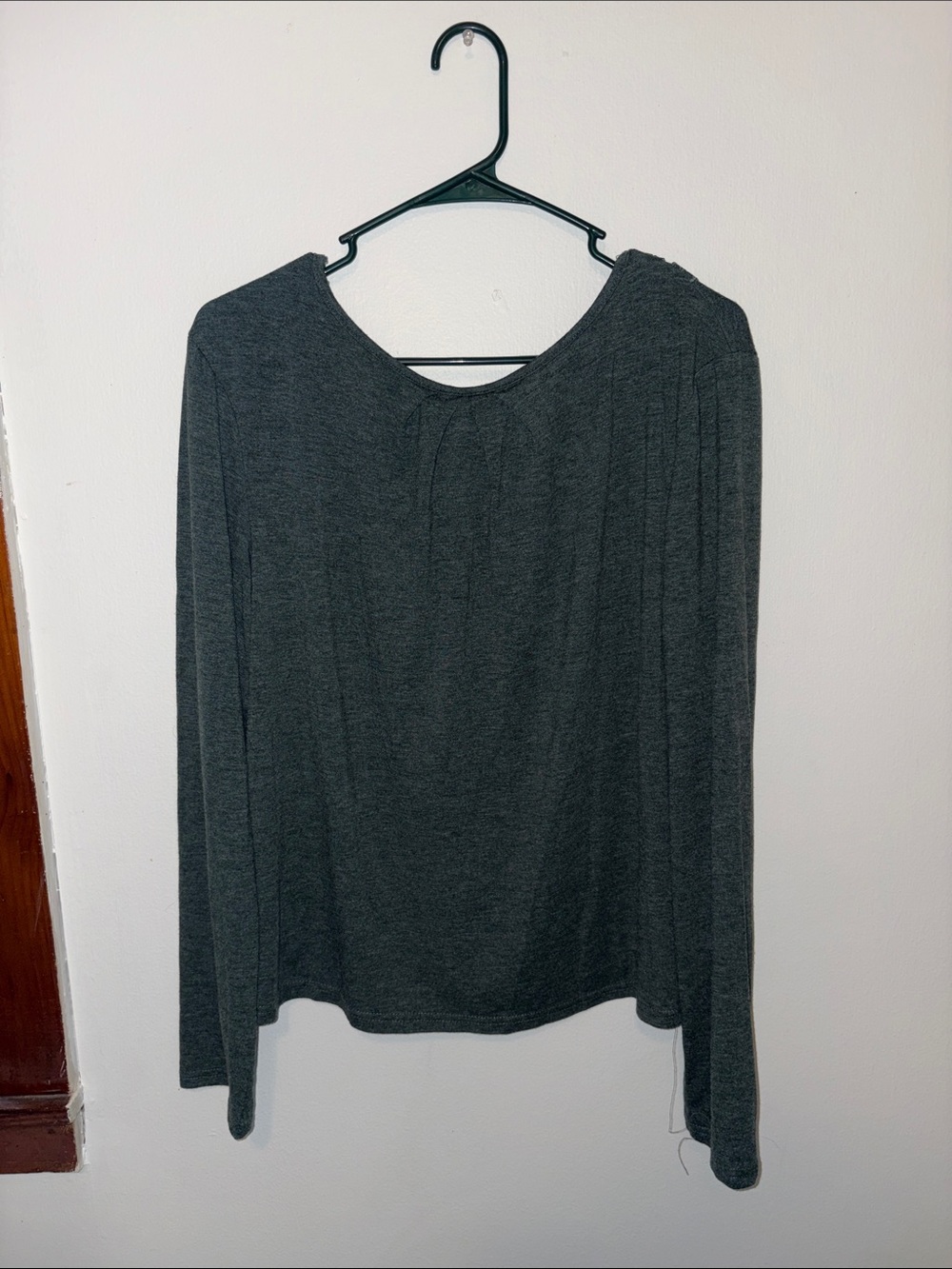 Green Long-Sleeve Women's Top - Classic Crewneck